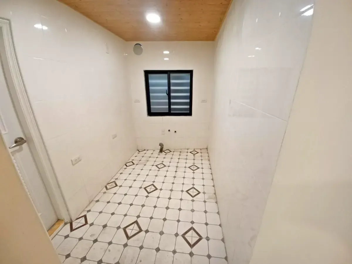 台南老屋翻修後重做防水的浴室地坪